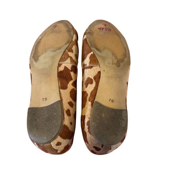 Horsehair Giraffe Print Flats with Gold Accent Chain. In ladies Sz. 7 - Picture 7 of 7